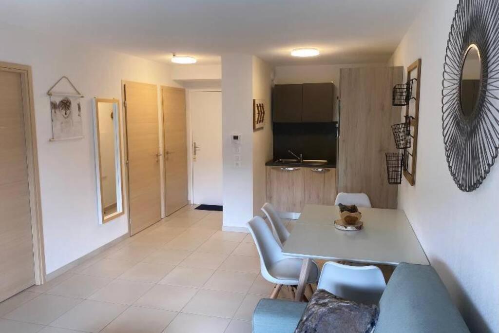 Appartement De Charme Dans Residence Avec Piscine La Joue Du Loup Saint-Étienne-en-Dévoluy Dış mekan fotoğraf